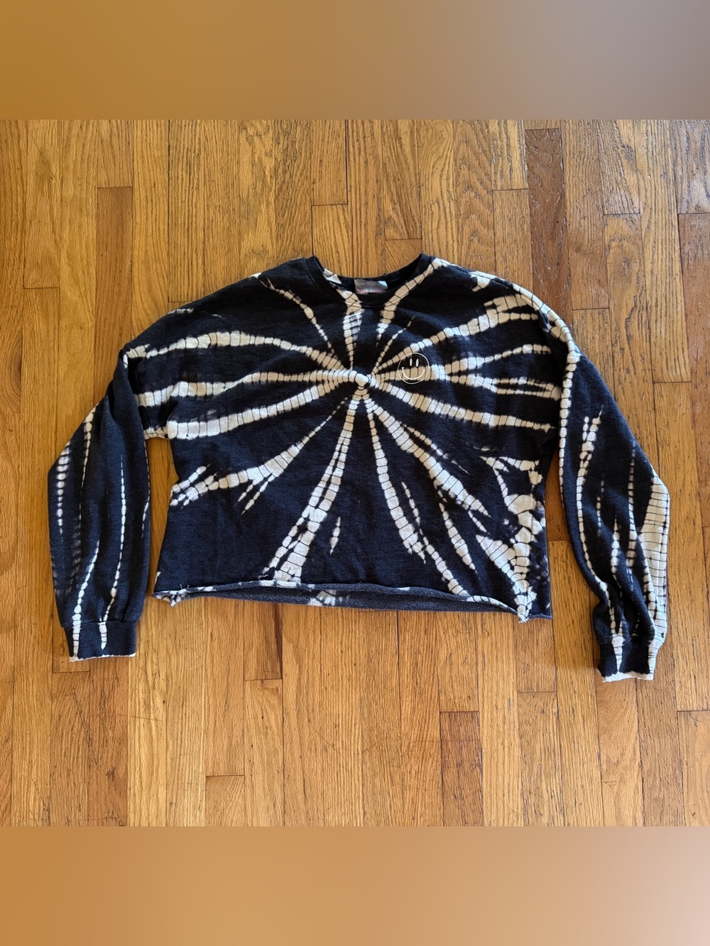 Betsey Johnson Black & Cream Spiral Tie-Dye Cropped Sweatshirt Size Large